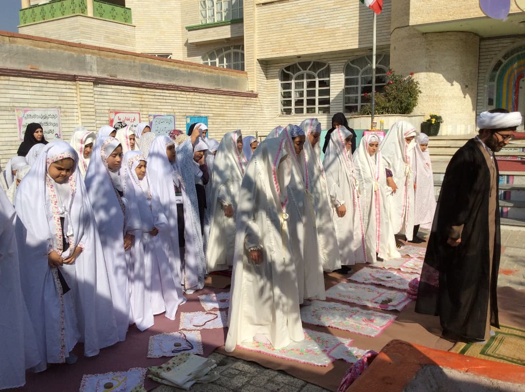 برگزاری اقامه نماز به مناسبت هفته وحدت